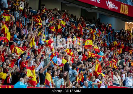 Malaga, Spanien. Oktober 2025. Die spanischen Fans sind im Halbfinale der UEFA Women's Nations League 2025 im La Rosaleda Stadion zu sehen. Endpunktzahl Spanien 4:0 Schweden (Foto: Francis Gonzalez/SOPA Images/SIPA USA) Credit: SIPA USA/Alamy Live News Stockfoto