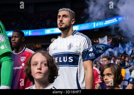 Vancouver, Kanada. Oktober 2025. Belal Halbouni (12 Vancouver Whitecaps FC) tritt vor Spiel 1 der Major League Soccer Round One Playoffs Series zwischen Vancouver Whitecaps FC und FC Dallas im BC Place Stadium in Vancouver, British Columbia, Kanada (NUR REDAKTIONELLE VERWENDUNG) ein. Quelle: SPP Sport Pressefoto. /Alamy Live News Stockfoto