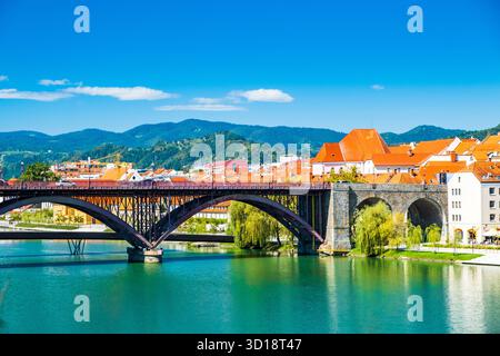 Hauptbrücke über die Drau in Maribor, Slowenien Stockfoto