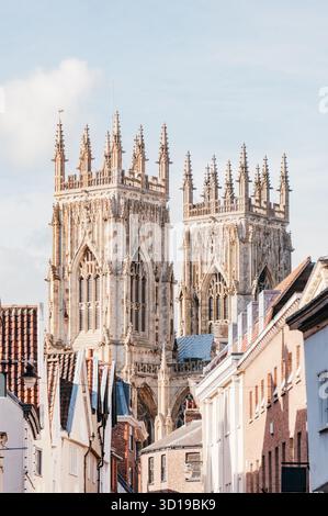 Die Türme des York Minster ('Kathedrale und Metropolitische Kirche von Saint Peter in York'), York, North Yorkshire, England, Vereinigtes Königreich Stockfoto