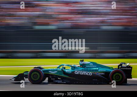 Cdmx, Mexiko. Oktober 2025. Fernando Alonso (Spanien) und Aston Martin Aramco F1 Team fuhren am 26. Oktober 2025 in Mexiko-Stadt beim Grand Prix von Mexiko-Stadt Aston Martin AMR25 bei Autódromo Hermanos Rodríguez. (Foto: Ben Adams/SIPA USA) Credit: SIPA USA/Alamy Live News Stockfoto