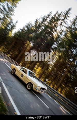 Ford Mustang beim Classic Car Race Jochpass Revival in Bad Hindelang, Bayern Stockfoto