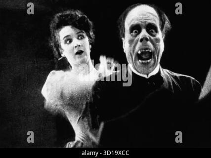 PHANTOM OF THE OPERA 1925 Universal Pictures Stummfilm mit Lon Chaney und Mary Philbin in der Entlarvungsszene Stockfoto