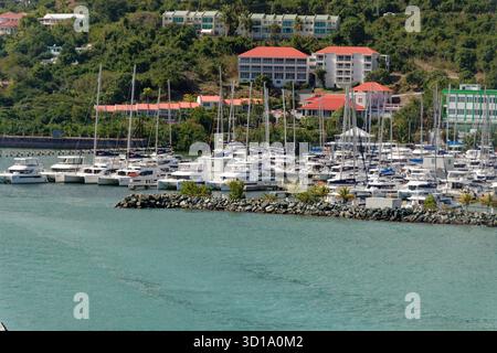 Tortola, britische Jungferninseln - Road Town Marina mit zahlreichen Yachten. Stockfoto