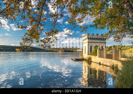 PESQUERA LA CARPA D’OR BOOTSHAUS SEE VON BANYOLES PLA DE L’ESTANY PROVINZ GIRONA KATALONIEN SPANIEN Stockfoto