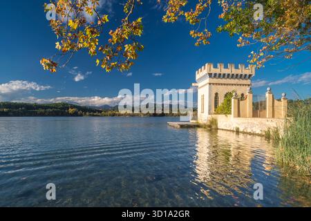 PESQUERA LA CARPA D’OR BOOTSHAUS SEE VON BANYOLES PLA DE L’ESTANY PROVINZ GIRONA KATALONIEN SPANIEN Stockfoto
