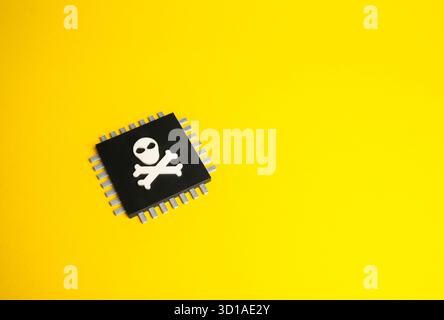 Malware und Spion-Chips. Probleme von Halbleitern und Mikroprozessoren. Digitale Spionage und technologische Anfälligkeit. Cybersicherheit, Lieferketten Stockfoto