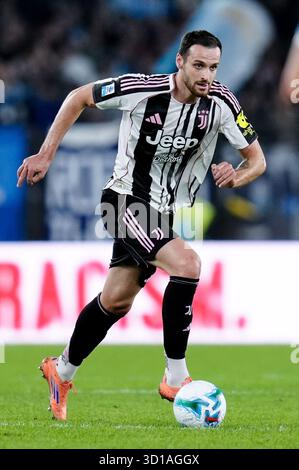 Rom, Italien. Oktober 2025. Federico Gatti von Juventus FC während des Serie A Enilive Spiels zwischen SS Lazio und Juventus FC am 26. Oktober 2025 in Rom Credit: Giuseppe Maffia/Alamy Live News Stockfoto