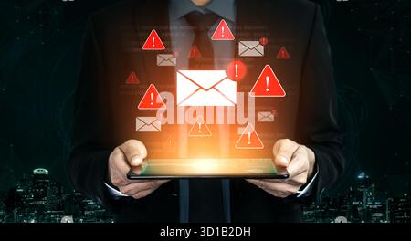 Konzept einer Cybersicherheitswarnung bei unsicherer E-Mail-Kommunikation. Diese Warnung weist auf ein Phishing-, Spam- oder Malware-Risiko hin, das immedia erfordert Stockfoto