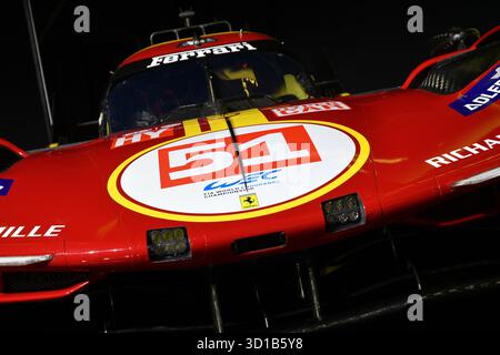 Scarperia, Italien - 24. Oktober 2025: Ferrari 499P #51 wird während des Ferrari World Finals 2025 auf dem Mugello Circuit in Italien gezeigt. Stockfoto