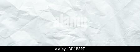 Zerknitterte weiße Papierstruktur mit Falten und Falten im abstrakten Hintergrund. Stockfoto