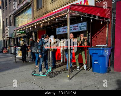 Al Fresco Pizza in Chelsea in New York am Dienstag, 21. Oktober 2025. (© Richard B. Levine) Stockfoto