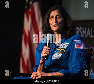 Washington, Usa. 17. September 2025. Die NASA-Astronautin Suni Williams spricht über ihre Zeit an Bord der Internationalen Raumstation im Rahmen der Expedition 72 während einer Mitarbeiterveranstaltung im Hauptquartier der Mary W. Jackson NASA am 17. September 2025 in Washington, D.C. Credit: Aubrey Gemignani/NASA/Alamy Live News Stockfoto