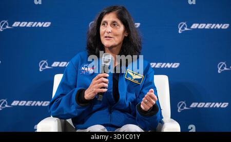 Arlington, Usa. 17. September 2025. Die NASA-Astronautin Suni Williams spricht über ihre Zeit an Bord der Internationalen Raumstation, während einer Kontaktaufnahme mit Mitarbeitern von Boeing am 17. September 2025 in Arlington, Virginia. Quelle: Joel Kowsky/NASA/Alamy Live News Stockfoto