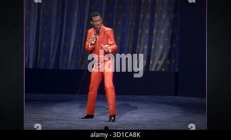 ERSCHEINUNGSDATUM: 12. November 2025 TITEL: Being Eddie STUDIO: Netflix REGISSEUR: Angus Wall PLOT: Vom Teenager-Komiker zur Hollywood-Legende: Eddie Murphy besucht seine außergewöhnliche Showbiz-Fahrt mit roher Ehrlichkeit und Humor in diesem mit Stars besetzten Dokumentarfilm. DIE HAUPTROLLE: Eddie Murphy. NUR REDAKTIONELLE VERWENDUNG! Nicht für kommerzielle ZWECKE! Stockfoto