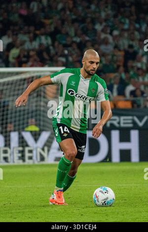 Sevilla, Spanien. Oktober 2025. Amrabat (N14) mit dem Ball während des Spiels der La Liga zwischen Real Betis und Atlético de Madrid im Estadio de la Cartuja in Sevilla, Spanien Credit: SPP Sport Press Photo. /Alamy Live News Stockfoto