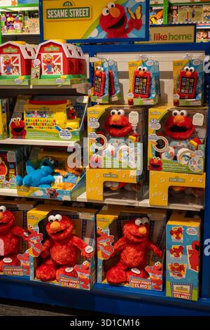 Macy's Flaggschiff-Kaufhaus hat eine große Toys R US Kinderabteilung, New York City, USA 2025 Stockfoto