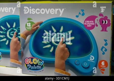 Macy's Flaggschiff-Kaufhaus hat eine große Toys R US Kinderabteilung, New York City, USA 2025 Stockfoto