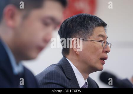Teheran, Iran. Oktober 2025. Cong Peiwu, chinesischer Botschafter im Iran, spricht während einer Pressekonferenz in der chinesischen Botschaft in Teheran (Foto: Foad Ashtari/SOPA Images/SIPA USA) Credit: SIPA USA/Alamy Live News Stockfoto