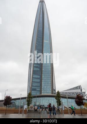 Sankt Petersburg, Russland. Oktober 2025. Das Lakhta Center gesehen. Das Lakhta Center ist ein multifunktionaler Komplex am Ufer des Finnischen Golfs im Bezirk Primorsky. Es ist das Zentralbüro von Gazprom. (Foto: Igor Podgorny/SOPA Images/SIPA USA) Credit: SIPA USA/Alamy Live News Stockfoto