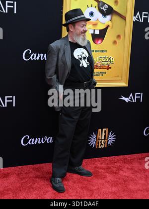 26. Oktober 2025, Hollywood, Kalifornien, USA: Der amerikanische Schauspieler RODGER BUMPASS nimmt an DEM AFI FEST Teil, das von Red Carpet Premiere von „The Spongebob Movie: Search for Squarepants“ (Foto: © Billy Bennight/ZUMA Press Wire) präsentiert wird. Nicht für kommerzielle ZWECKE! Stockfoto