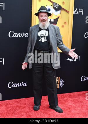 26. Oktober 2025, Hollywood, Kalifornien, USA: Der amerikanische Schauspieler RODGER BUMPASS nimmt an DEM AFI FEST Teil, das von Red Carpet Premiere von „The Spongebob Movie: Search for Squarepants“ (Foto: © Billy Bennight/ZUMA Press Wire) präsentiert wird. Nicht für kommerzielle ZWECKE! Stockfoto