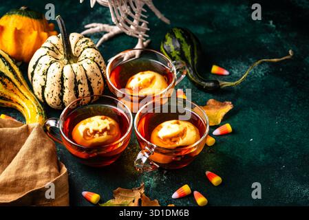 Halozwischen scharfem Apfelwein-Getränk Stockfoto