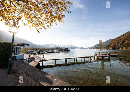 Die Schiffe der Wolfgangsee Schiffahrt am Wolfgangsee im Salzkammergut im Herbst bei Strobl am 21.10.2025. // die Schiffe der Wolfgangsee Schiffahrt auf dem Wolfgangsee im Salzkammergut im Herbst am 21. Oktober 2025. - 20251021 PD20479 Credit: APA-PictureDesk/Alamy Live News Stockfoto