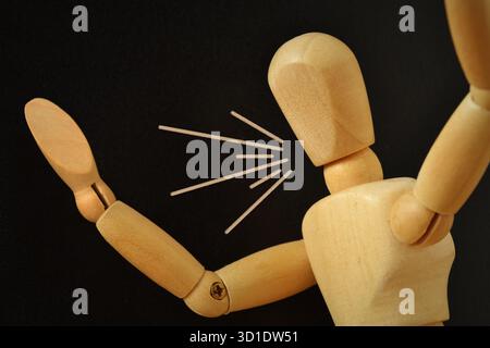 Wütende Holzpuppen-Schreie - Begriff von Wut und Frustration Stockfoto