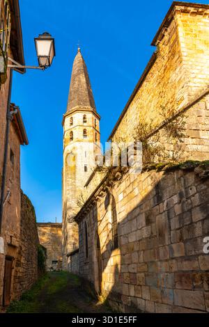 Die Kirche Saint-Jean-Baptiste von Caylus ist eine katholische Kirche in Caylus in Tarn et Garonne in Occitanie, Frankreich Stockfoto