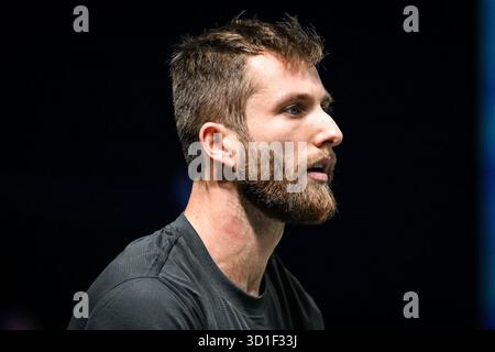 Nanterre, Frankreich. Oktober 2025. Corentin MOUTET aus Frankreich während des zweiten Tages des Rolex Paris Masters 2025, ATP Masters 1000 Tennisturniers am 28. Oktober 2025 in der La Defense Arena in Nanterre bei Paris, Frankreich - Foto Matthieu Mirville/DPPI Credit: DPPI Media/Alamy Live News Stockfoto
