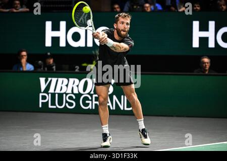 Nanterre, Frankreich. Oktober 2025. Corentin MOUTET aus Frankreich während des zweiten Tages des Rolex Paris Masters 2025, ATP Masters 1000 Tennisturniers am 28. Oktober 2025 in der La Defense Arena in Nanterre bei Paris, Frankreich - Foto Matthieu Mirville/DPPI Credit: DPPI Media/Alamy Live News Stockfoto