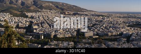 Panoramablick auf Athen bei Sonnenuntergang - Griechenland Stockfoto