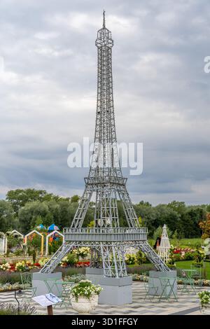 Miniatur-Eiffelturm im Sodai Park, Litauen Stockfoto