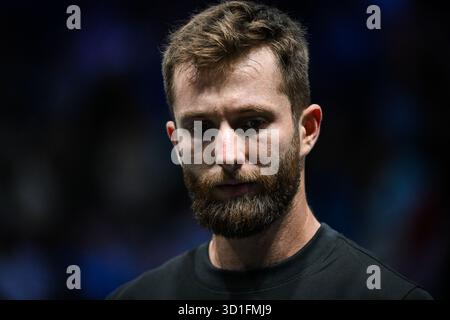 Nanterre, Frankreich. Oktober 2025. Corentin MOUTET aus Frankreich während des zweiten Tages des Rolex Paris Masters 2025, ATP Masters 1000 Tennisturniers am 28. Oktober 2025 in der La Defense Arena in Nanterre bei Paris, Frankreich - Foto Matthieu Mirville/DPPI Credit: DPPI Media/Alamy Live News Stockfoto