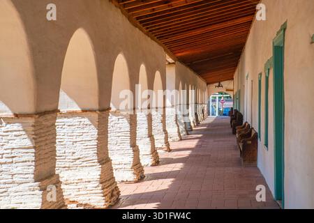 Mission San Juan Bautista an der 406 2nd Street im historischen Stadtzentrum von San Juan Bautista, San Benito County, Kalifornien, USA. Stockfoto