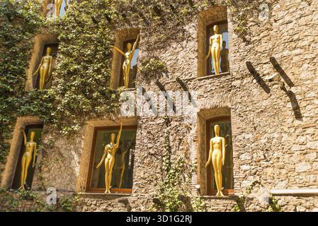 FIGUERAS - 15. JULI: Details aus Dalis Museum, eröffnet am 28. September 1974 und beherbergt die größte Sammlung von Werken von Salvador Dali am 15. Juli. Stockfoto
