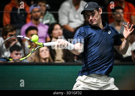Nanterre, Frankreich. Oktober 2025. Valentin ROYER aus Frankreich während des zweiten Tages des Rolex Paris Masters 2025, ATP Masters 1000 Tennisturniers am 28. Oktober 2025 in der La Defense Arena in Nanterre bei Paris, Frankreich - Foto Matthieu Mirville/DPPI Credit: DPPI Media/Alamy Live News Stockfoto