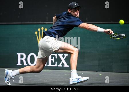 Nanterre, Frankreich, Frankreich. Oktober 2025. Valentin ROYER aus Frankreich am zweiten Tag des Rolex Paris Masters 1000 Tennis Turniers in der Accor Arena am 28. Oktober 2025 in Nanterre bei Paris. (Kreditbild: © Matthieu Mirville/ZUMA Press Wire) NUR REDAKTIONELLE VERWENDUNG! Nicht für kommerzielle ZWECKE! Quelle: ZUMA Press, Inc./Alamy Live News Stockfoto