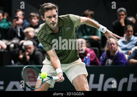 Nanterre, Frankreich, Frankreich. Oktober 2025. Nicolas MAHUT aus Frankreich während des zweiten Tages des Rolex Paris Masters 1000 Tennisturniers am 28. Oktober 2025 in der Accor Arena in Nanterre bei Paris. (Kreditbild: © Matthieu Mirville/ZUMA Press Wire) NUR REDAKTIONELLE VERWENDUNG! Nicht für kommerzielle ZWECKE! Quelle: ZUMA Press, Inc./Alamy Live News Stockfoto