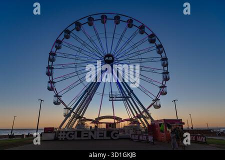 Silhouette des Riesenrads am Moseley Square ab Glenelg Jetty, Adelaide, South Australia, Australien Stockfoto