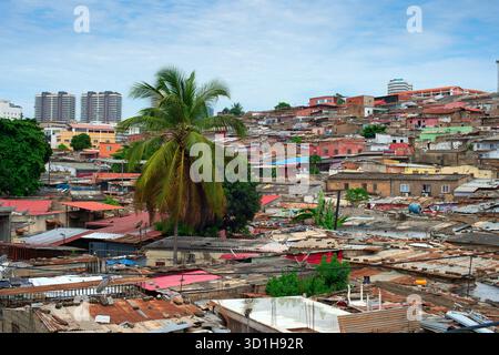 Slum in Luanda - die Hauptstadt Angolas Stockfoto