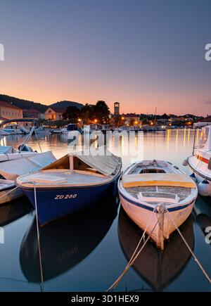 Veli Iz bei Sonnenuntergang in Kroatien Stockfoto