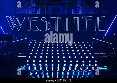 UK. Oktober 2025. LONDON, ENGLAND - 27. OKTOBER: „Westlife“ in der Royal Albert Hall am 27. Oktober 2025 in London, England.CAP/MAR © MAR/Capital Pictures Credit: Capital Pictures/Alamy Live News Stockfoto