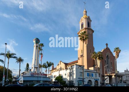 Crossroads of the World, ein historisches Einkaufszentrum in Hollywood, Los Angeles. Stockfoto