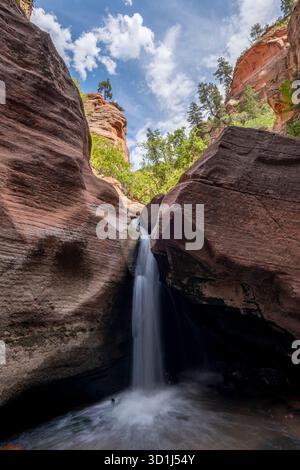 Der Kanarra Creek hat mehrere Wasserfälle im Kanarra Canyon, Utah Stockfoto