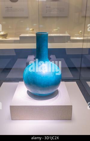 XiaPu Fujian China-14. August 2025: Eine blaue Vase im XiaPu Museum. Stockfoto