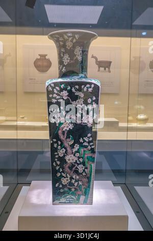 XiaPu Fujian China-14. August 2025: Eine Vase im XiaPu Museum. Stockfoto