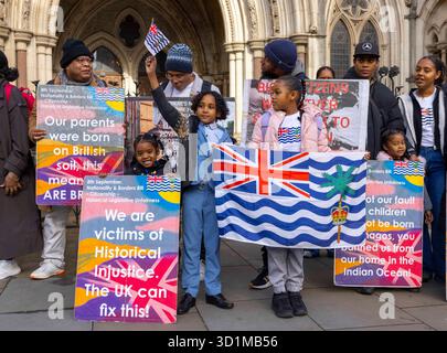Chagos Islands gerichtliche Überprüfung. Zwei miteinander verknüpft. Die Fälle stellen Entscheidungen der britischen Regierung, die Chagossians betreffen, infrage, da keine Konsultation ab stattgefunden hat Stockfoto