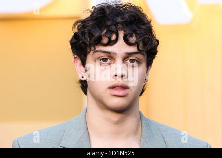 HOLLYWOOD, LOS ANGELES, KALIFORNIEN, USA - 28. OKTOBER: Der US-amerikanische Schauspieler Isaac Ordonez kommt bei der Weltpremiere von Netflix's „in Your Dreams“ am 28. Oktober 2025 im Egyptian Theatre Hollywood in Hollywood, Los Angeles, Kalifornien, USA. (Foto: Xavier Collin/Image Press Agency) Stockfoto